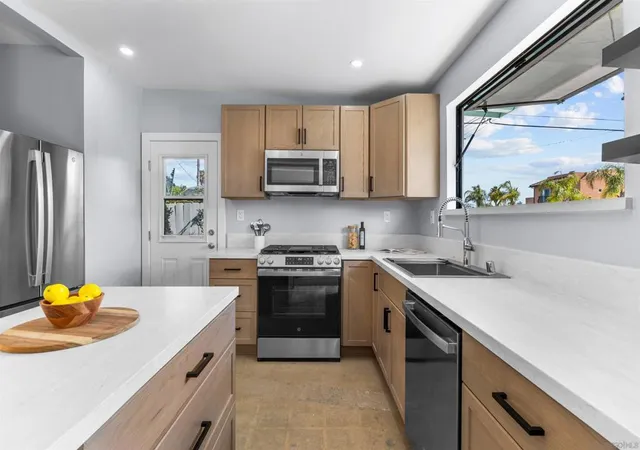 Photo 4 of Single family home for sale at 4827 Bayard St, San Diego, CA 92109 | MLS# 260023143SD | Listing updated on 2026-09-22