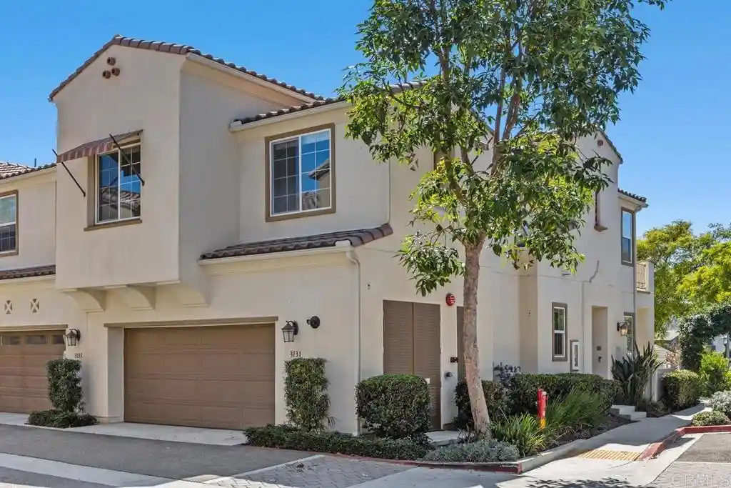 Listing Photo 2 - Condo for sale in 3131 Asto Pl located at 3131 Asto Pl, Carlsbad, CA 92010 - Unit 3131 Asto Pl