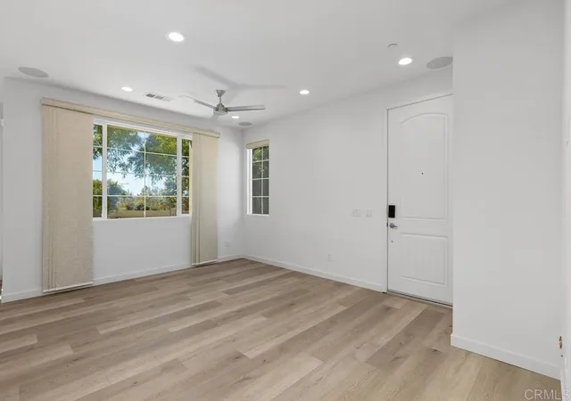 Listing Photo 5 - Condo for sale in building located at 3131 Asto Pl, Carlsbad, CA 92010