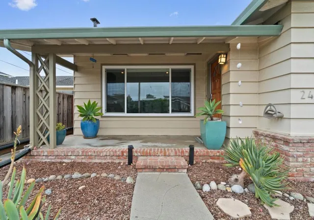 Photo 3 of Sale Pending at 249 Getchell St, Santa Cruz, CA 95060 | MLS# ML82062204 | Listing updated on 2026-10-07