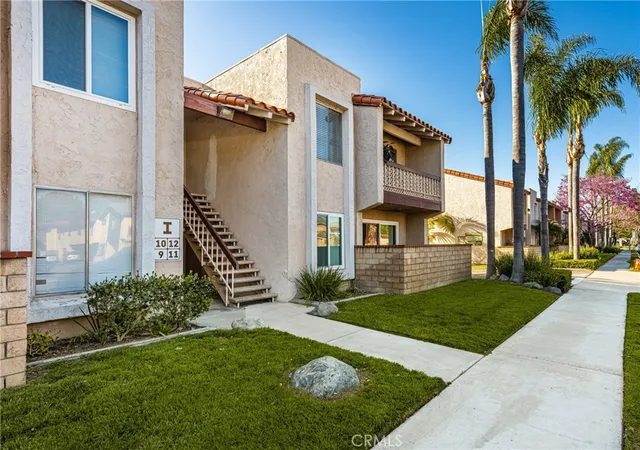 Condo for sale at 700 W La Veta #I11, Orange, CA 92868 | MLS# PW26207173