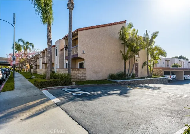 Photo 3 of Condo for sale at 700 W La Veta #I11, Orange, CA 92868 | MLS# PW26207173 | Listing updated on 2026-10-27