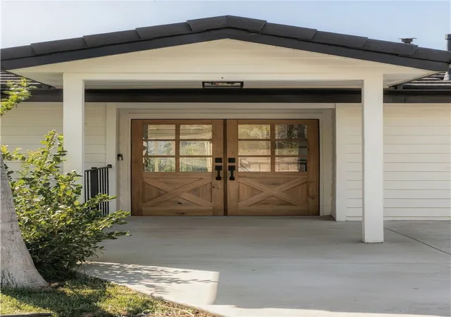 Photo 3 of Single family home for sale at 4825 Galendo St, Woodland Hills, CA 91364 | MLS# SR26207282 | Listing updated on 2026-10-04
