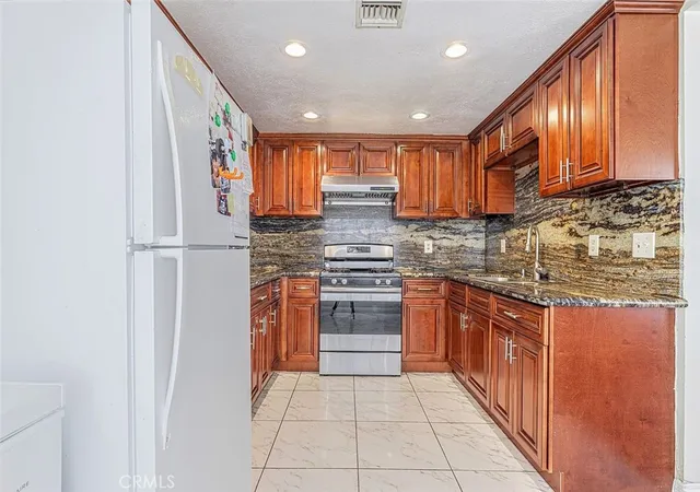 Listing Photo 1 - Condo for sale in building located at 866 W 13th, Azusa, CA 91702 - Unit #2