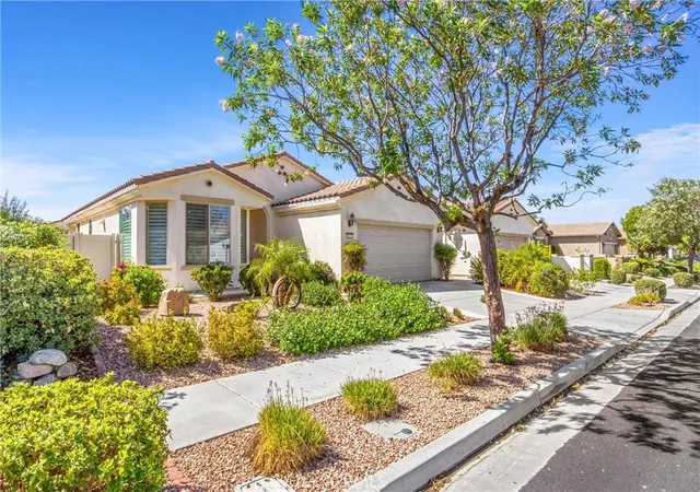 Photo 2 of Single family home for sale at 1527 Via Rojas, Hemet, CA 92545 | MLS# IG26201112 | Listing updated on 2026-10-02