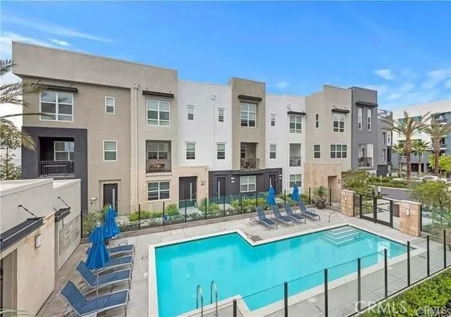 Listing Photo 4 - Condo for sale in building located at 2218 Synergy, Irvine, CA 92614
