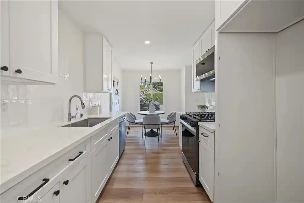 Listing Photo 1 - Condo for sale in 700 W La Veta Ave located at 700 W La Veta Ave, Orange, CA 92868 - Unit #N5