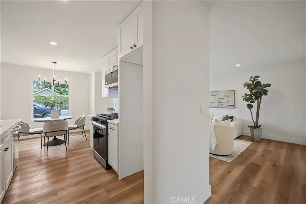 Listing Photo 2 - Condo for sale in 700 W La Veta Ave located at 700 W La Veta Ave, Orange, CA 92868 - Unit #N5