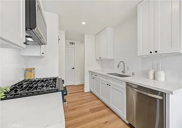 Listing Photo 5 - Condo for sale in building located at 700 W La Veta Ave, Orange, CA 92868 - Unit #N5