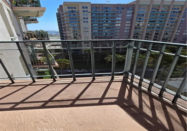 Listing Photo 3 - Condo for sale in building located at 455 E Ocean Blvd, Long Beach, CA 90802 - Unit #1106