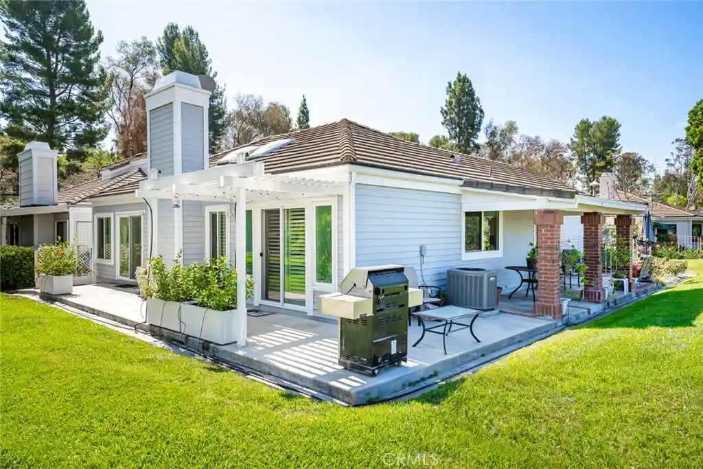 Listing Photo 4 - Condo for sale in building located at 28149 Manchuca, Mission Viejo, CA 92692