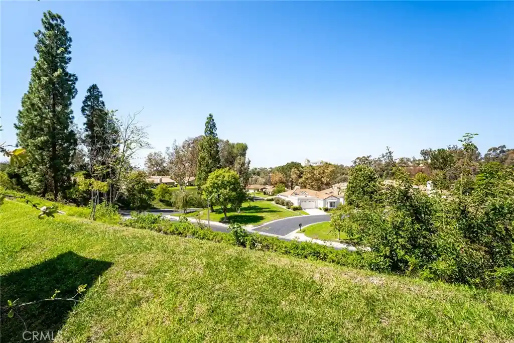 Listing Photo 5 - Condo for sale in building located at 28149 Manchuca, Mission Viejo, CA 92692
