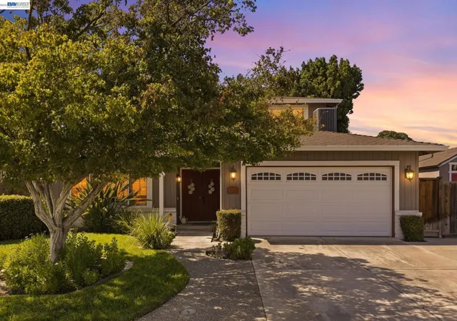 Single family home for sale at 1017 Hatchcover Pl, Manteca, CA 95337 | MLS# 41149070