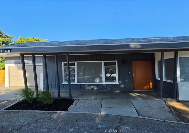 Photo 2 of Single family home for sale at 236 S San Jacinto, Hemet, CA 92543 | MLS# PW26205842 | Listing updated on 2026-10-28