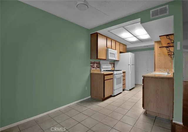 Listing Photo 5 - Condo for sale in building located at 3280 Little Mountain Dr, San Bernardino, CA 92405 - Unit #A