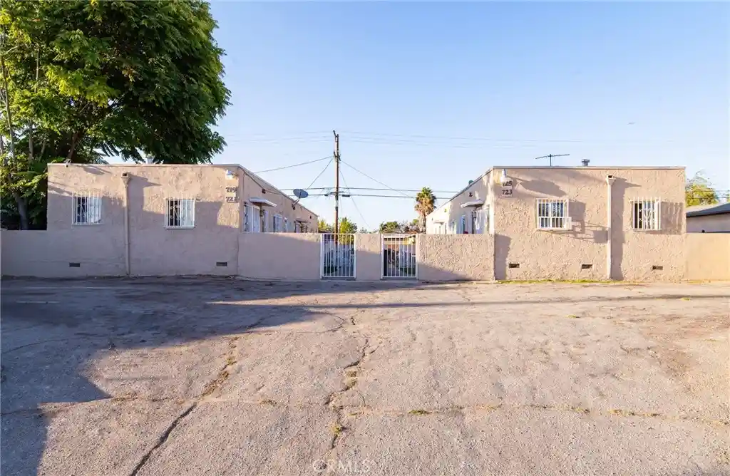 Multi family home for sale at 719 E Imperial Hwy, Los Angeles, CA 90059 | MLS# DW26144961