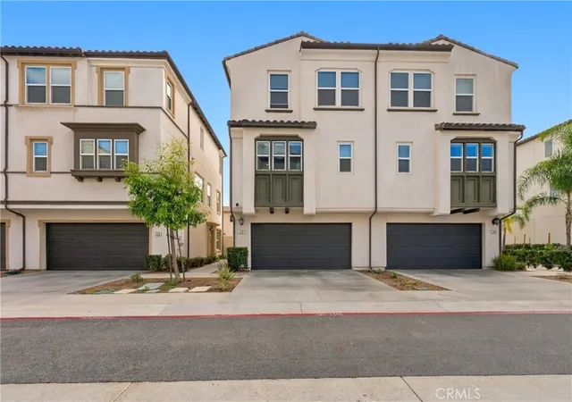 Condo for sale at 318 S Quadrilateral, Anaheim, CA 92802 | MLS# PW26207356