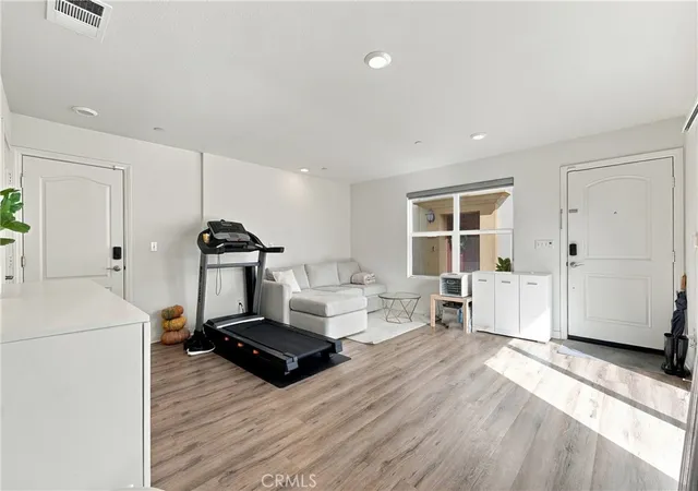 Listing Photo 3 - Condo for sale in building located at 318 S Quadrilateral, Anaheim, CA 92802
