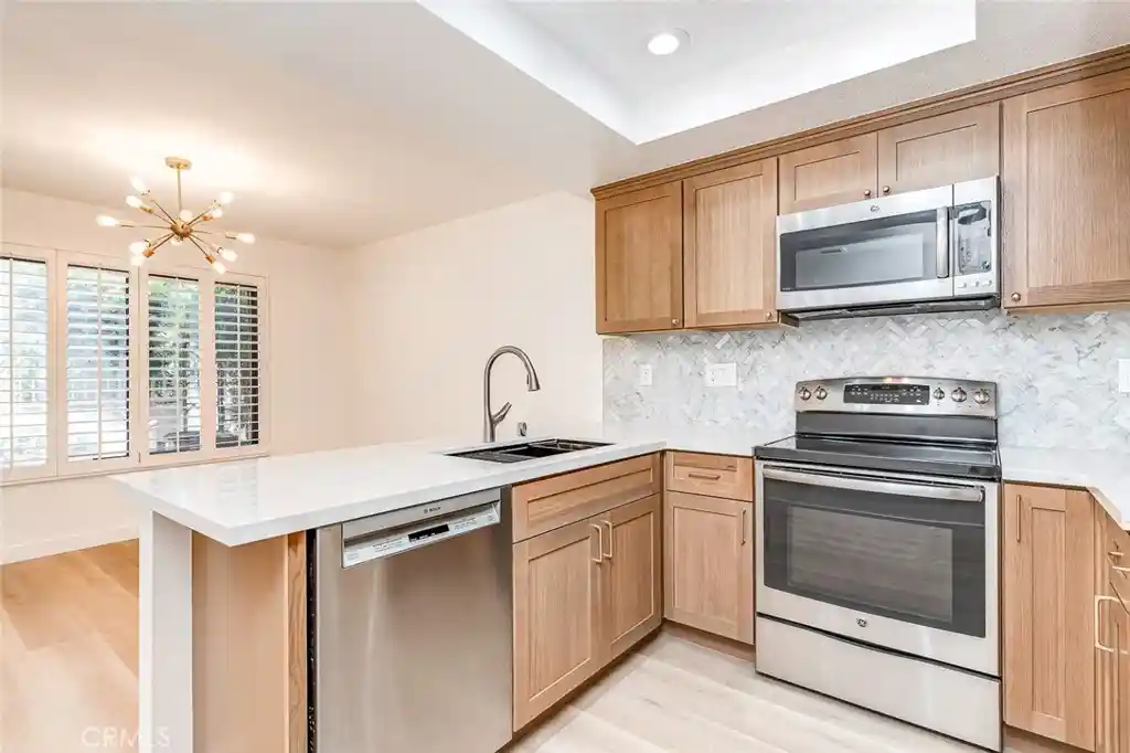 Listing Photo 1 - Condo for sale in 933 Creekside located at 933 Creekside, Fullerton, CA 92833 - Unit #126