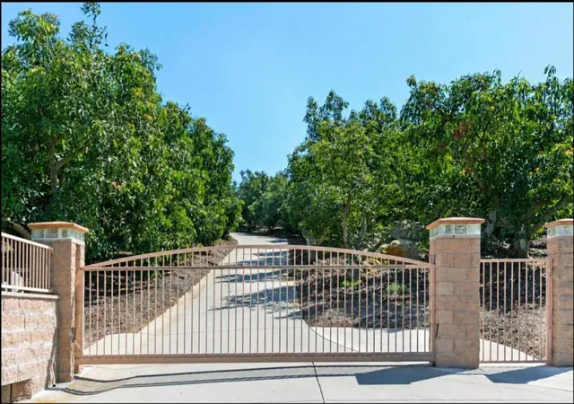 Photo 3 of Single family home for sale at 1629 Wild Acres Rd, Vista, CA 92084 | MLS# ML82062252 | Listing updated on 2026-09-23