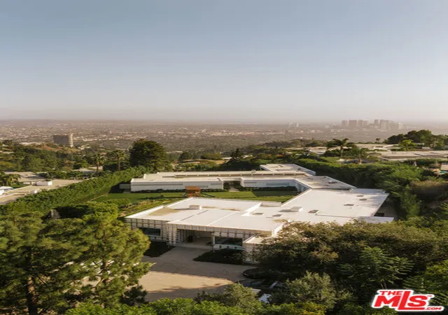 Photo 2 of Mansion for sale at 555 Vick Pl, Beverly Hills, CA 90210 | MLS# 26991329 | Listing updated on 2026-09-30
