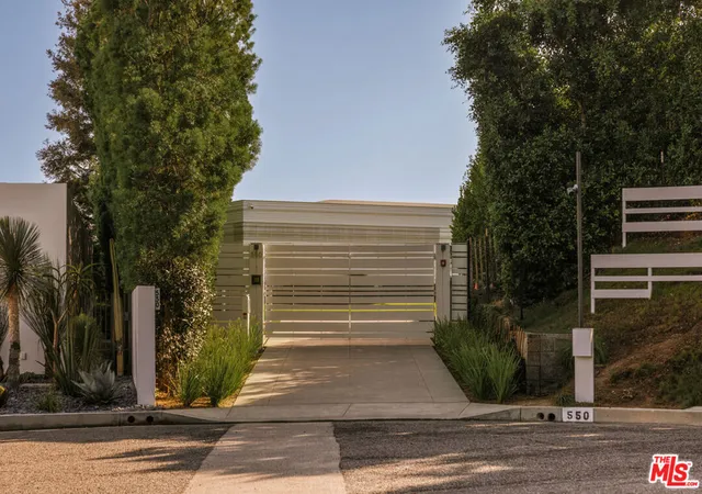 Photo 3 of Mansion for sale at 555 Vick Pl, Beverly Hills, CA 90210 | MLS# 26991329 | Listing updated on 2026-09-30