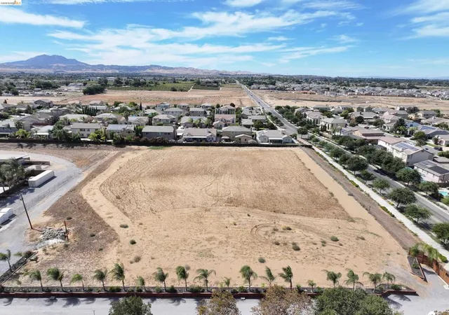 Photo 1 of Sale Pending at 330 W Bolton Rd, Oakley, CA 94561 | MLS# 41149085 | Listing updated on 2026-09-30