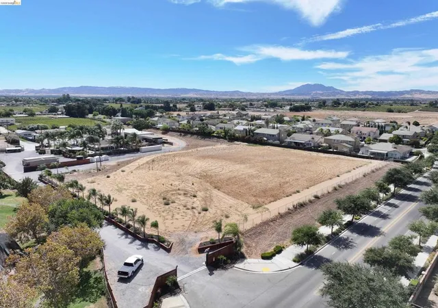 Photo 2 of Sale Pending at 330 W Bolton Rd, Oakley, CA 94561 | MLS# 41149085 | Listing updated on 2026-09-30