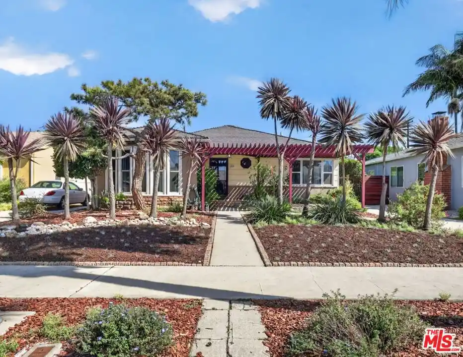 Photo 1 of Single family home for sale at 3516 S Cochran Ave, Los Angeles, CA 90016 | MLS# 26991475 | Listing updated on 2026-10-19