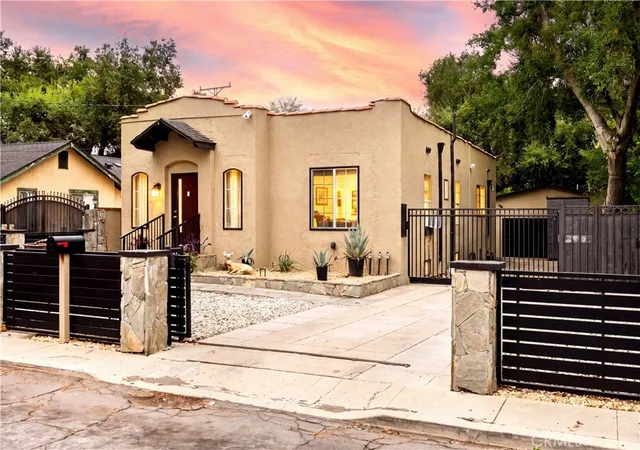Photo 1 of Single family home for sale at 868 W Calaveras, Altadena, CA 91001 | MLS# CV26207050 | Listing updated on 2026-09-30