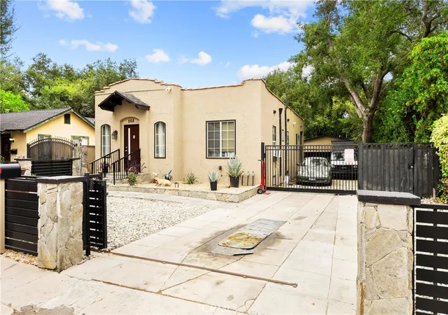 Photo 4 of Single family home for sale at 868 W Calaveras, Altadena, CA 91001 | MLS# CV26207050 | Listing updated on 2026-09-30