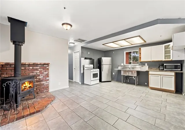Photo 4 of Single family home for sale at 29310 Devils Punch Bowl, Juniper Hills, CA 93553 | MLS# DW26207665 | Listing updated on 2026-10-28