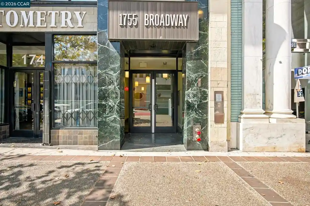 Listing Photo 1 - Condo for sale in 1755 Broadway located at 1755 Broadway, Oakland, CA 94612 - Unit #23