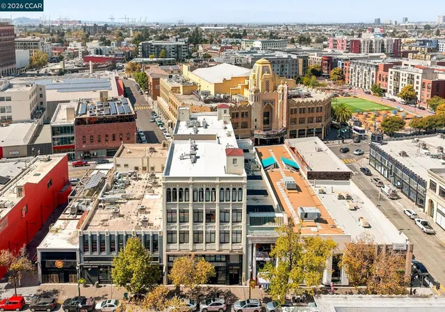 Listing Photo 2 - Condo for sale in building located at 1755 Broadway, Oakland, CA 94612 - Unit #23