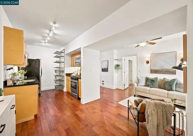 Listing Photo 5 - Condo for sale in building located at 1755 Broadway, Oakland, CA 94612 - Unit #23