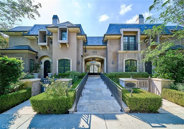 Photo 1 of Townhouse for sale at 633 S Lake #4, Pasadena, CA 91106 | MLS# TR26207666 | Listing updated on 2026-10-11