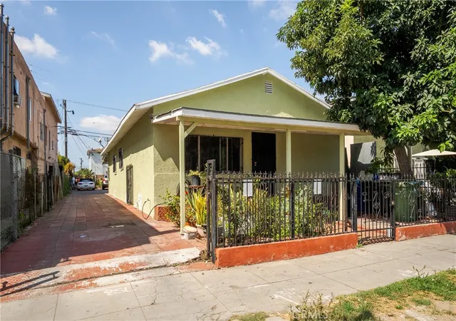 Photo 2 of Sale Pending at 6609 S Figueroa, Los Angeles, CA 90003 | MLS# WS26207673 | Listing updated on 2026-10-02