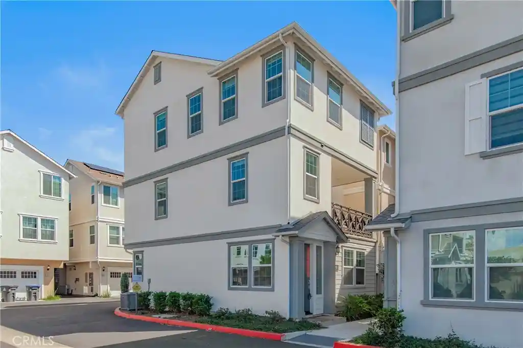 Listing Photo 2 - Condo for sale in 1092 N Anaheim Blvd located at 1092 N Anaheim Blvd, Anaheim, CA 92801 - Unit 1092 N Anaheim Blvd