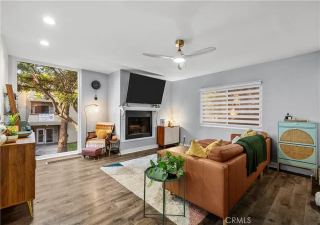 Photo 2 of Condo for sale at 1418 E Florida St #1, Long Beach, CA 90802 | MLS# DW26205596 | Listing updated on 2026-10-10