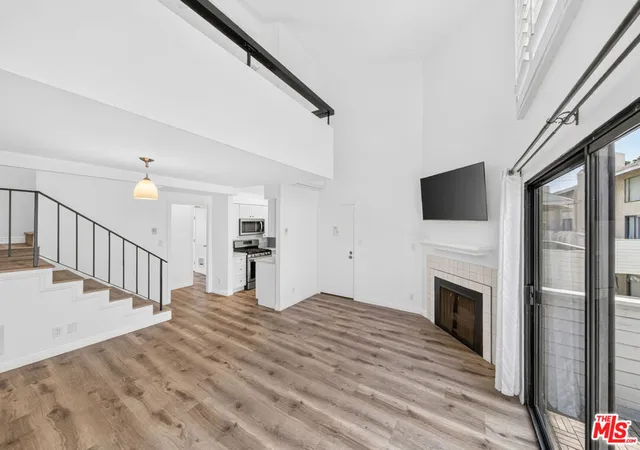 Listing Photo 4 - Condo for sale in building located at 10521 National Blvd, Los Angeles, CA 90034 - Unit #214