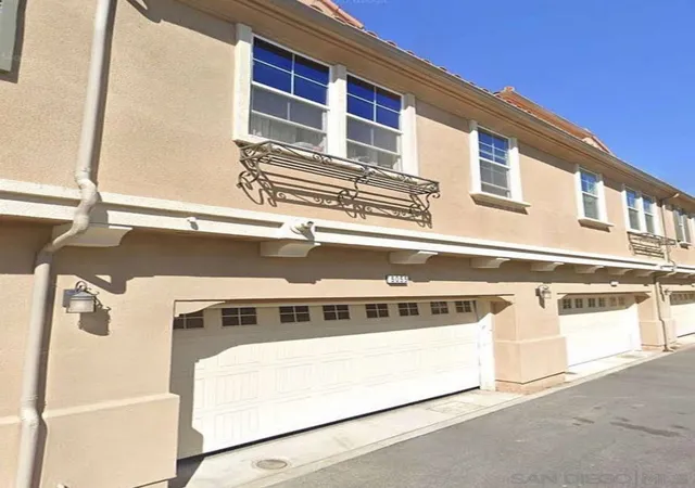 Townhouse for sale at 5055 Manzano St, Camarillo, CA 93012 | MLS# 260023216SD