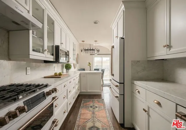 Listing Photo 5 - Condo for sale in building located at 837 18Th St, Santa Monica, CA 90403 - Unit #3