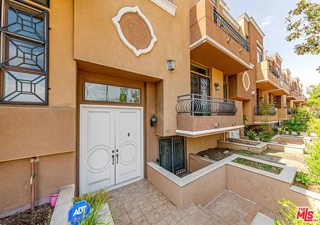 Condo for sale at 681 S Norton Ave #103, Los Angeles, CA 90005 | MLS# 26991119