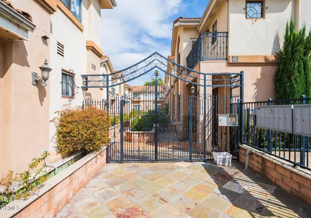 Photo 2 of Townhouse for sale at 46 S 8 Roosevelt Ave #8, Pasadena, CA 91107 | MLS# P1-28948 | Listing updated on 2026-10-01