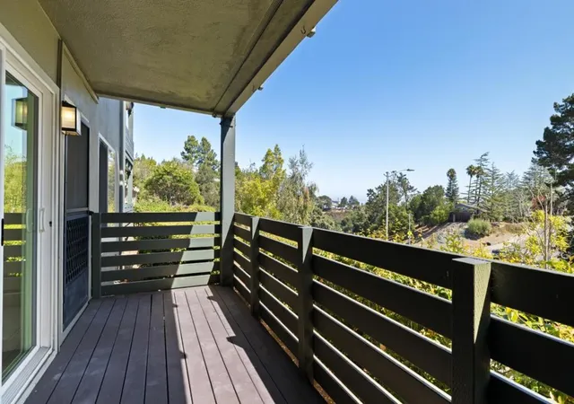 Listing Photo 4 - Condo for sale in building located at 4000 Farm Hl Blvd, Redwood, CA 94061 - Unit #111