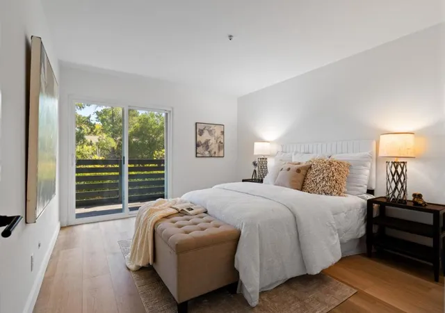 Listing Photo 5 - Condo for sale in building located at 4000 Farm Hl Blvd, Redwood, CA 94061 - Unit #111