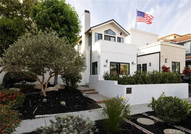 Photo 1 of Single family home for sale at 207 21st, Huntington Beach, CA 92648 | MLS# OC26207931 | Listing updated on 2026-09-26