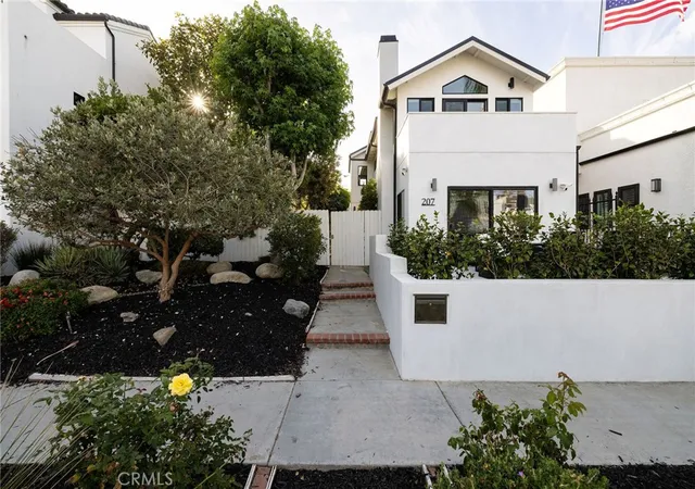 Photo 2 of Single family home for sale at 207 21st, Huntington Beach, CA 92648 | MLS# OC26207931 | Listing updated on 2026-09-26