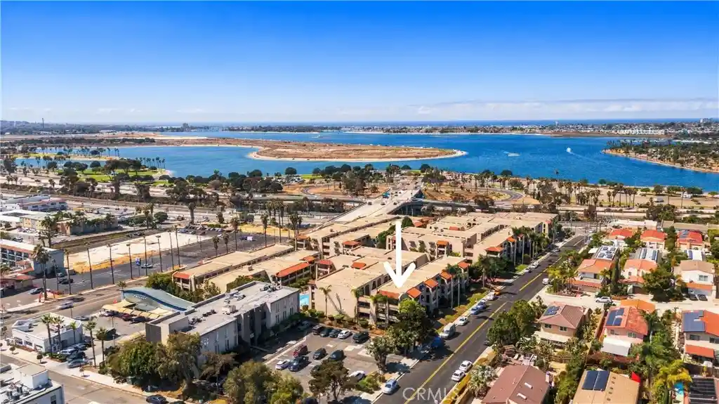 Listing Photo 2 - Condo for sale in 2530 Clairemont Dr located at 2530 Clairemont Dr, San Diego, CA 92117 - Unit #301