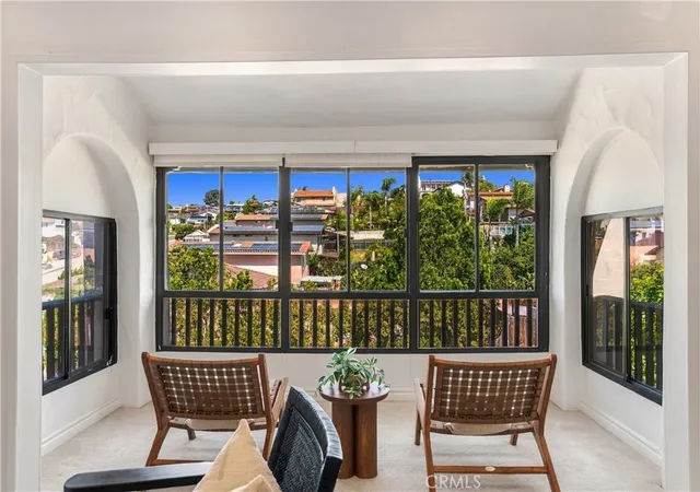 Listing Photo 5 - Condo for sale in building located at 2530 Clairemont Dr, San Diego, CA 92117 - Unit #301